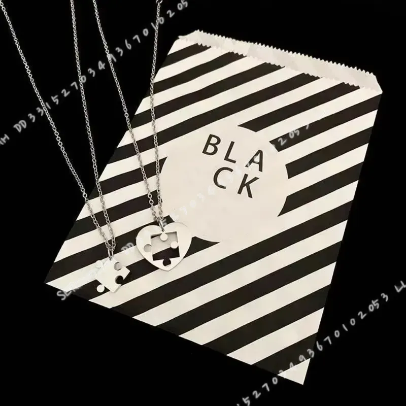 Lot de 2 colliers pendentifs c - Magnetic Couple Matching Necklaces avis et prix