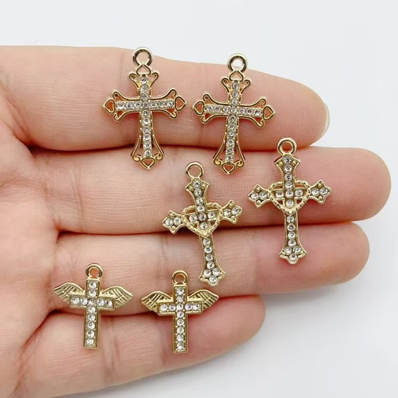 10 pendentifs croix en alliage - Cross Pendant Necklace Gold avis et prix