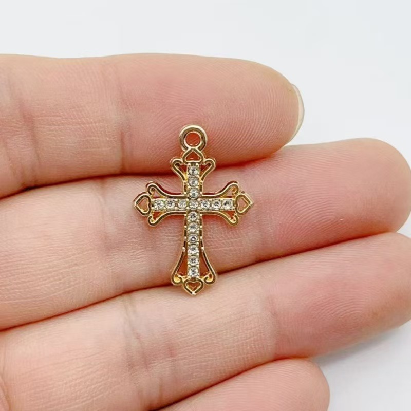 10 pendentifs croix en alliage - Cross Pendant Necklace Gold avis et prix