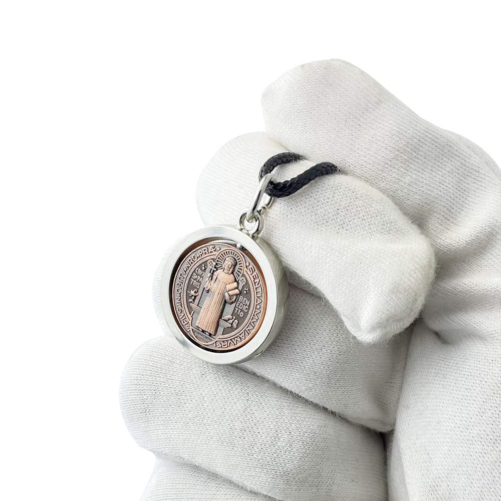 Nouveau collier médaille Saint - Necklaces avis et prix