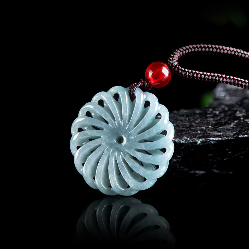 Collier pendentif fleur en jad - Necklaces avis et prix
