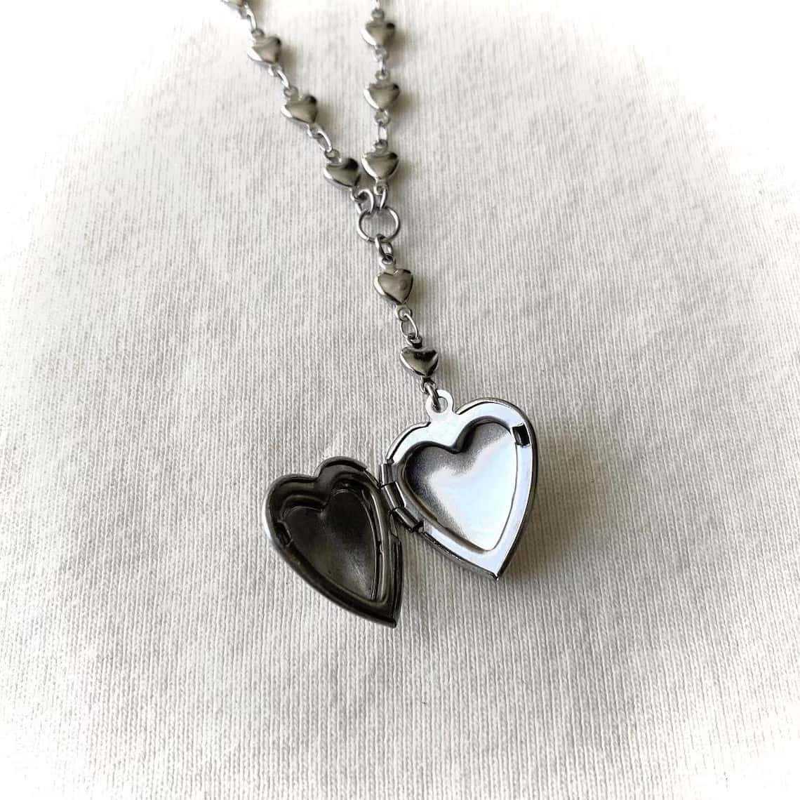 Collier chaîne chapelet Lariat - Heart Locket Necklace Photo avis et prix