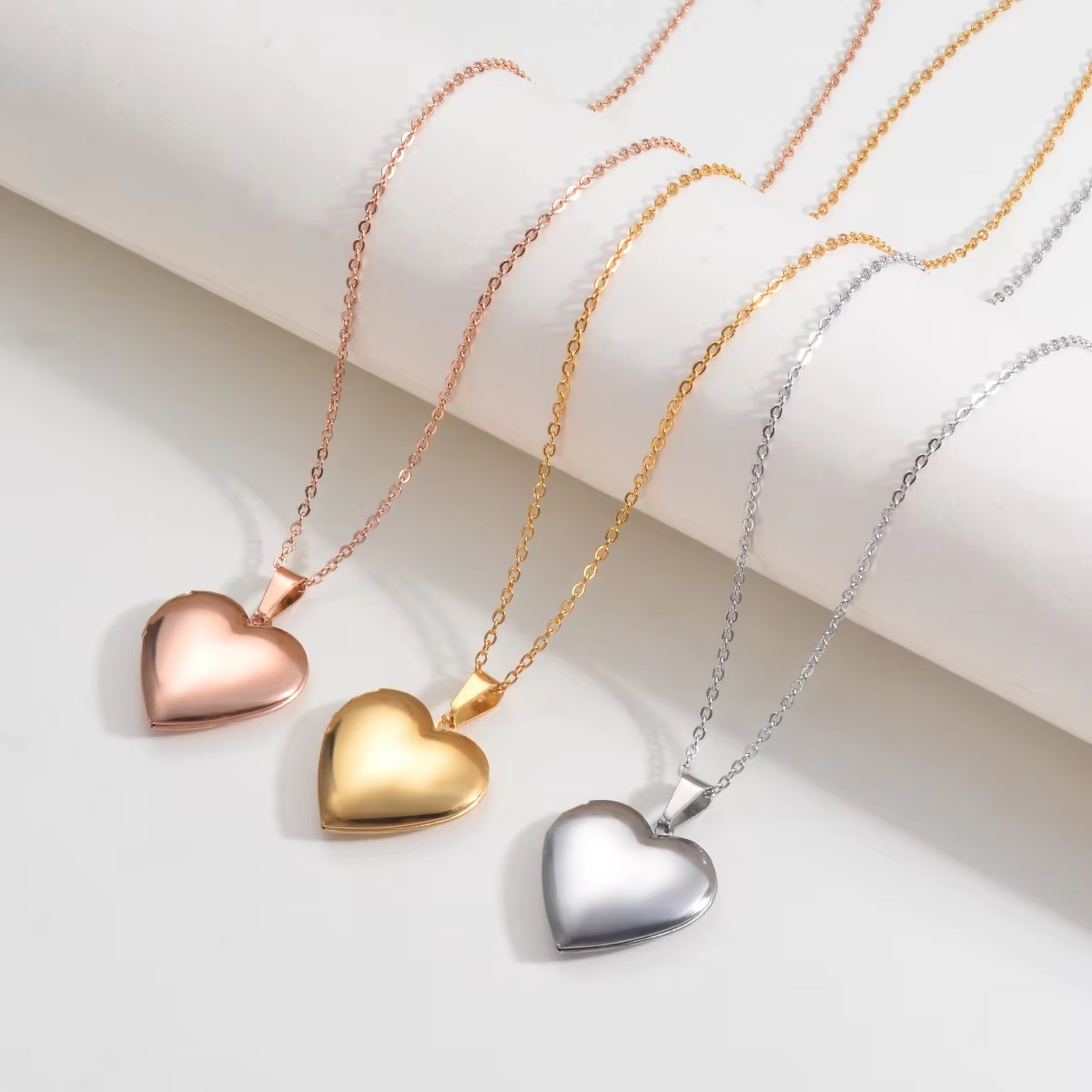 Collier personnalisé de fleur  - Heart Locket Necklace Photo avis et prix