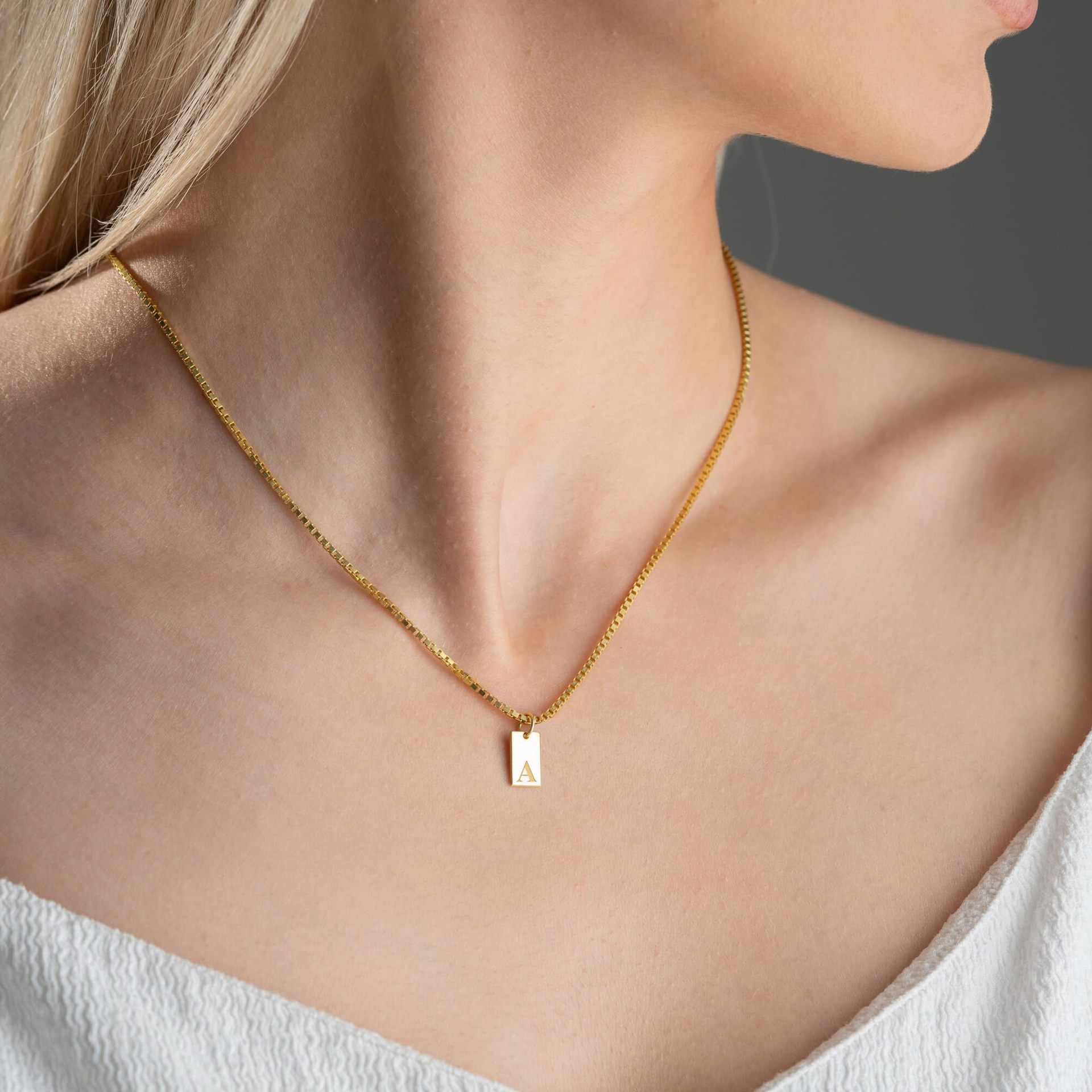 Tiny Square 26 lettres initial - Initial Letter Necklace 18K Gold avis et prix