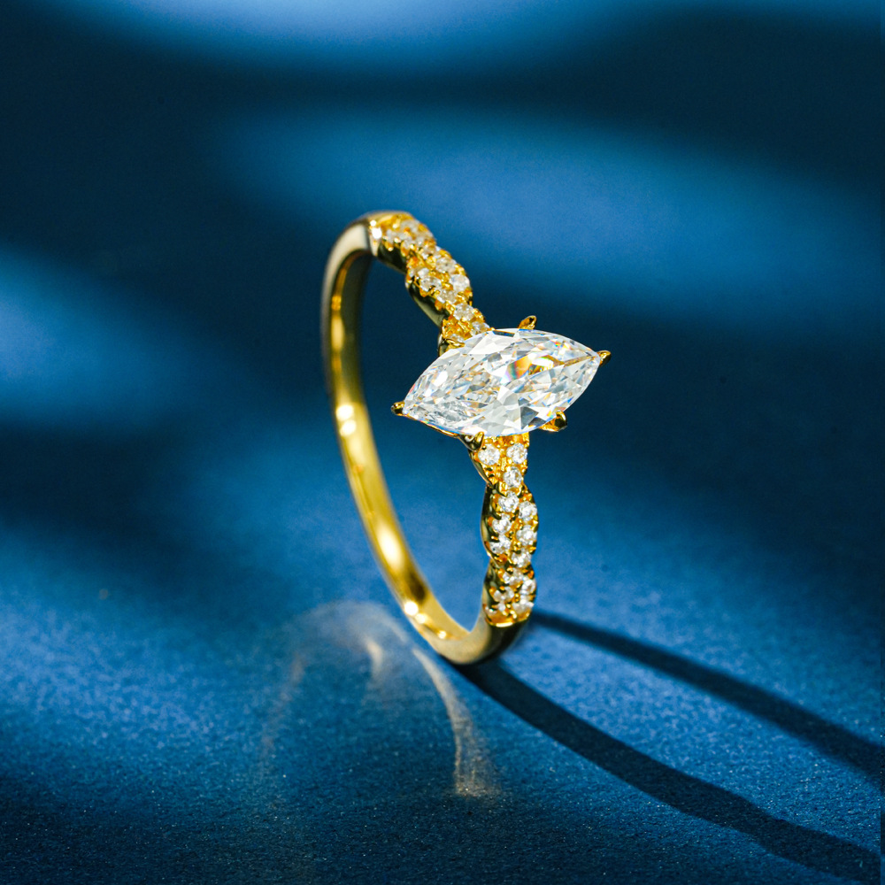Bague Lumira en or 18 carats a - Moissanite Engagement Ring 1 Carat avis et prix