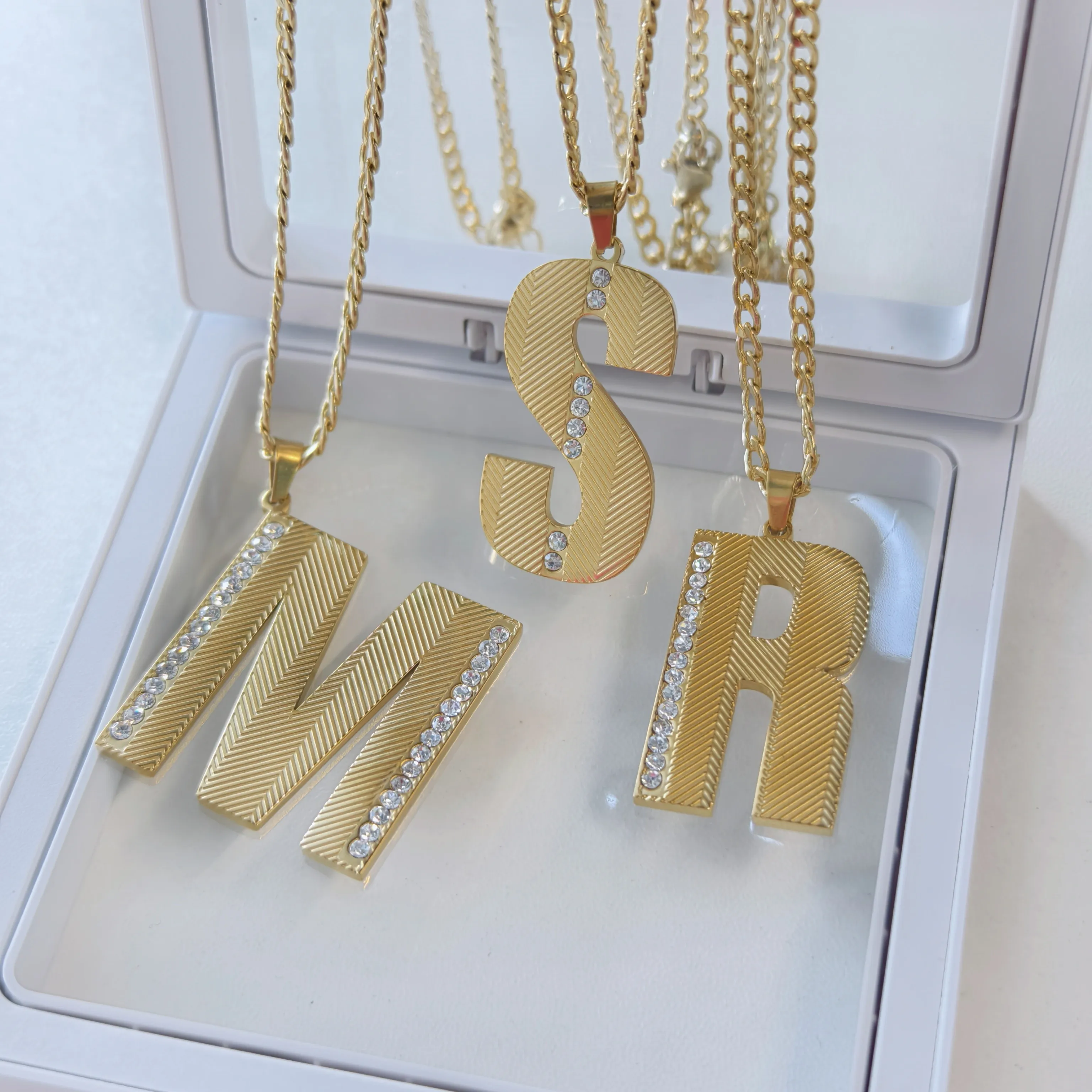 Collier minimaliste en or verm - Initial Letter Necklace 18K Gold avis et prix